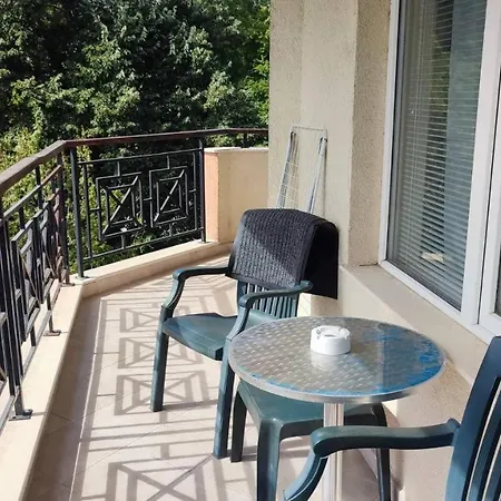 Golden Sands Apartment *
